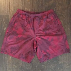 Lululemon red camo pace breakers with liner